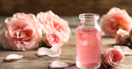قبل استخدام ماء الورد على بشرتك.. محاذير طبية وأخطاء يجب تجنبها