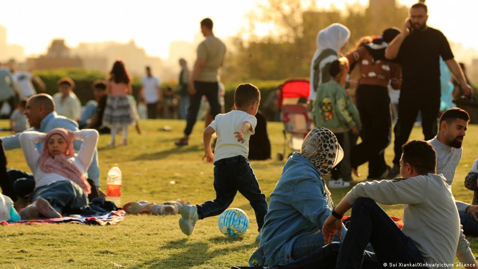 بين الغلاء والوعي .. لماذا تنخفض معدلات الإنجاب في مصر؟