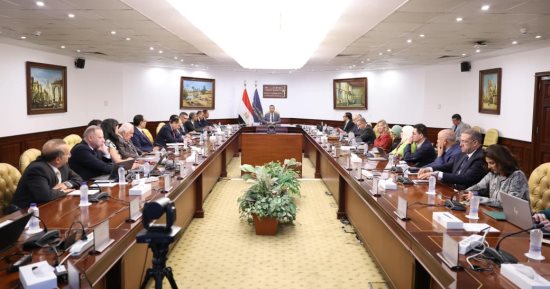 وزير الاتصالات: تكثيف الجهود لجذب الاستثمارات في البنية التحتية الداعمة للذكاء الاصطناعي ومراكز البيانات