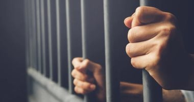 اعترافات متهم بإدارة صفحة لترويج الأقراص المخدرة عبر الإنترنت في الجيزة