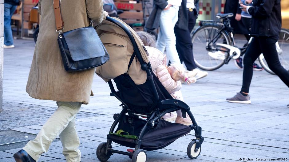 ألمانيا.. تسهيل إجراءات الحصول على إعانة الطفل "كيندرغيلد"