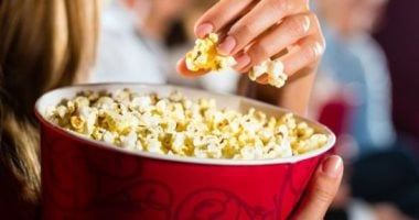 تناول الفشار قبل النوم.. اعرفى طريقة التحضير الأكثر صحة