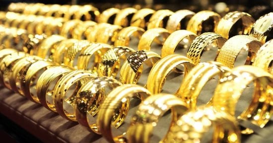 أسعار الذهب اليوم الجمعة.. استقرار بعد موجة هبوط وعيار 21 عند 6215 جنيها