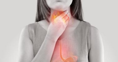أعراض واحدة وحالتان مختلفتان.. كيف تميز بين الارتجاع والتهاب المعدة؟
