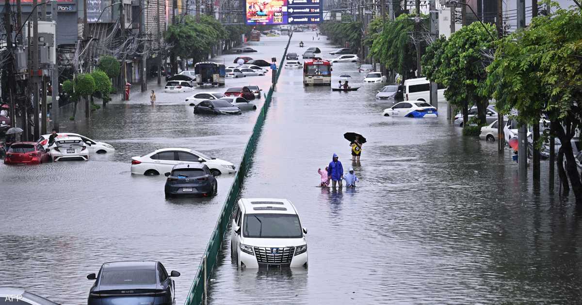 بانكوك منطقة كوارث.. فيضانات تغلق الطرق وتجلي السكان