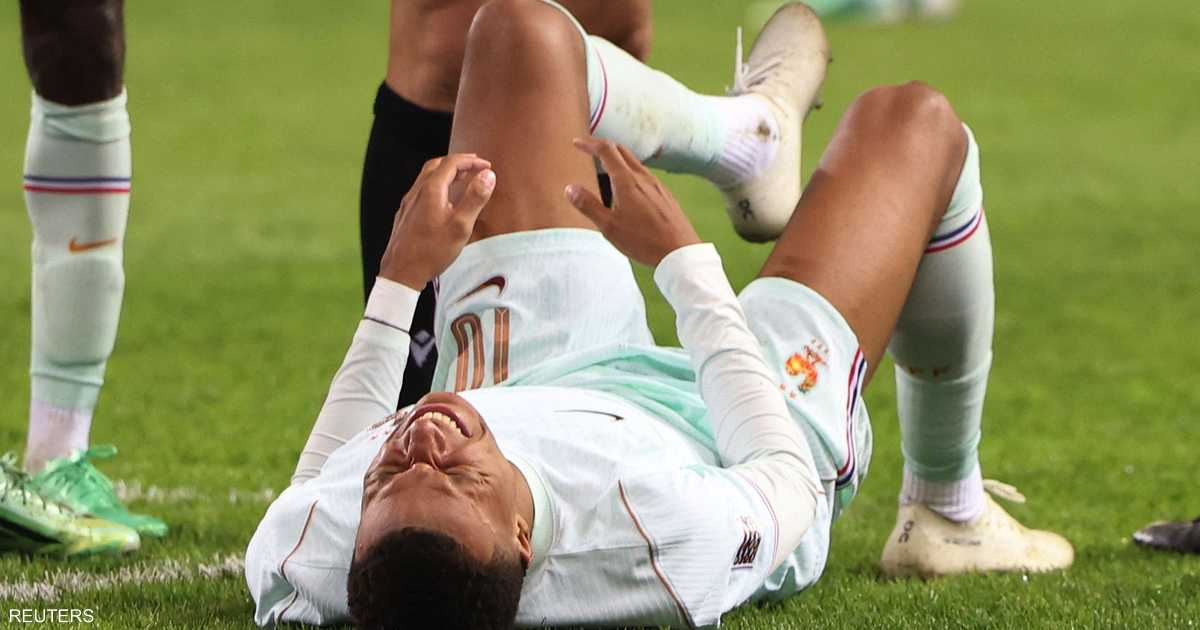 مبابي يخرج مصابا بعد لحظات من تسجيله هدفا