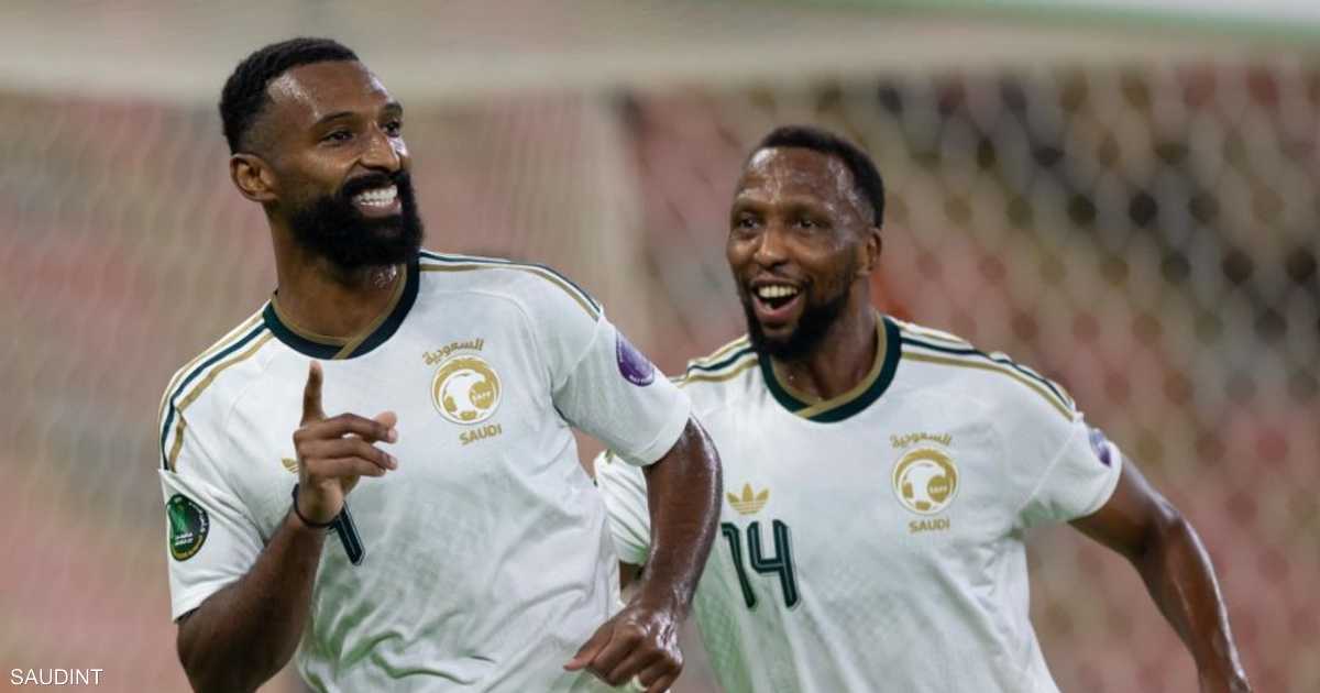 السعودية تحسمها مبكرا.. ثلاثية وتأهل من بوابة عٌمان