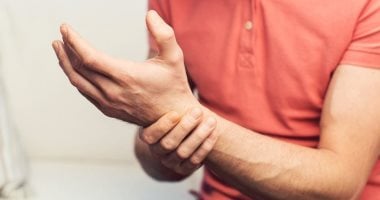 من نقص الفيتامينات للسكتة الدماغية.. إلى ماذا يشير الشعور بالوخز فى الأطراف؟