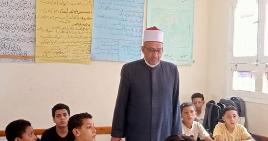 رئيس منطقة كفر الشيخ الأزهرية يتابع انتظام الدراسة ويحدد موعد اختبارات المتخلفين عن التحويل للنموذجية