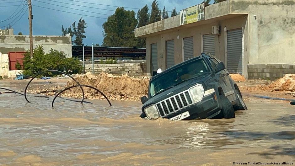 فيضانات غرب ليبيا تخلّف ضحايا.. واتهامات للمسؤولين بالتقاعس