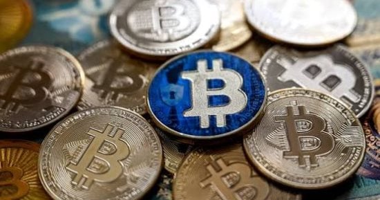 "بيتكوين" تتراجع إلى نحو 83 ألف دولار مع تصاعد التوترات الأمريكية الإيرانية