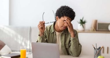 تُرهق عينيك دون أن تشعر.. عادات يومية تهدد صحة بصرك فى صمت