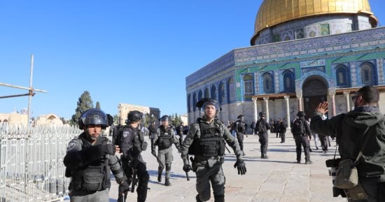 وزراء إسرائيليون يقتحمون ساحات المسجد الأقصى فى حراسة الشرطة