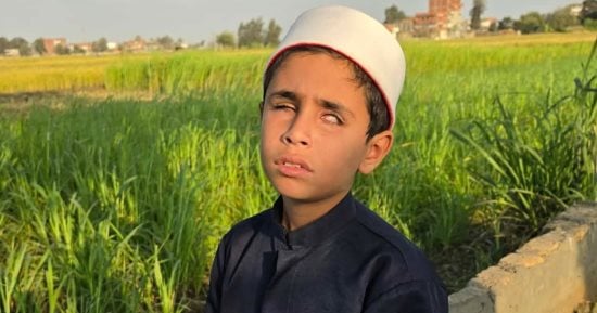 عاطف 11 عاما.. طفل أزهري كفيف يحفظ القرآن ويحلم بأن يصبح قارئا