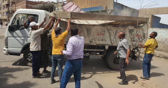 حملة مكبرة لرفع الإشغالات والتعديات من شوارع جهينة بسوهاج