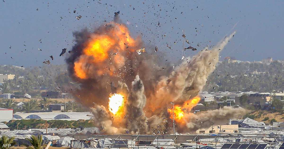 تصعيد في غزة.. قتيل ومصابون بعد عمليات قصف بالطائرات والدباب