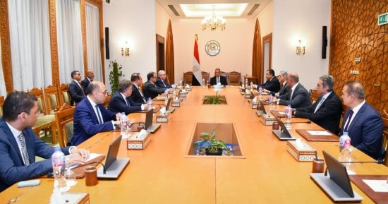وزير الخارجية يعقد اجتماعا مع قيادات الوزارة لمتابعة تنفيذ التوجيهات الرئاسية بشأن الأزمات الإقليمية