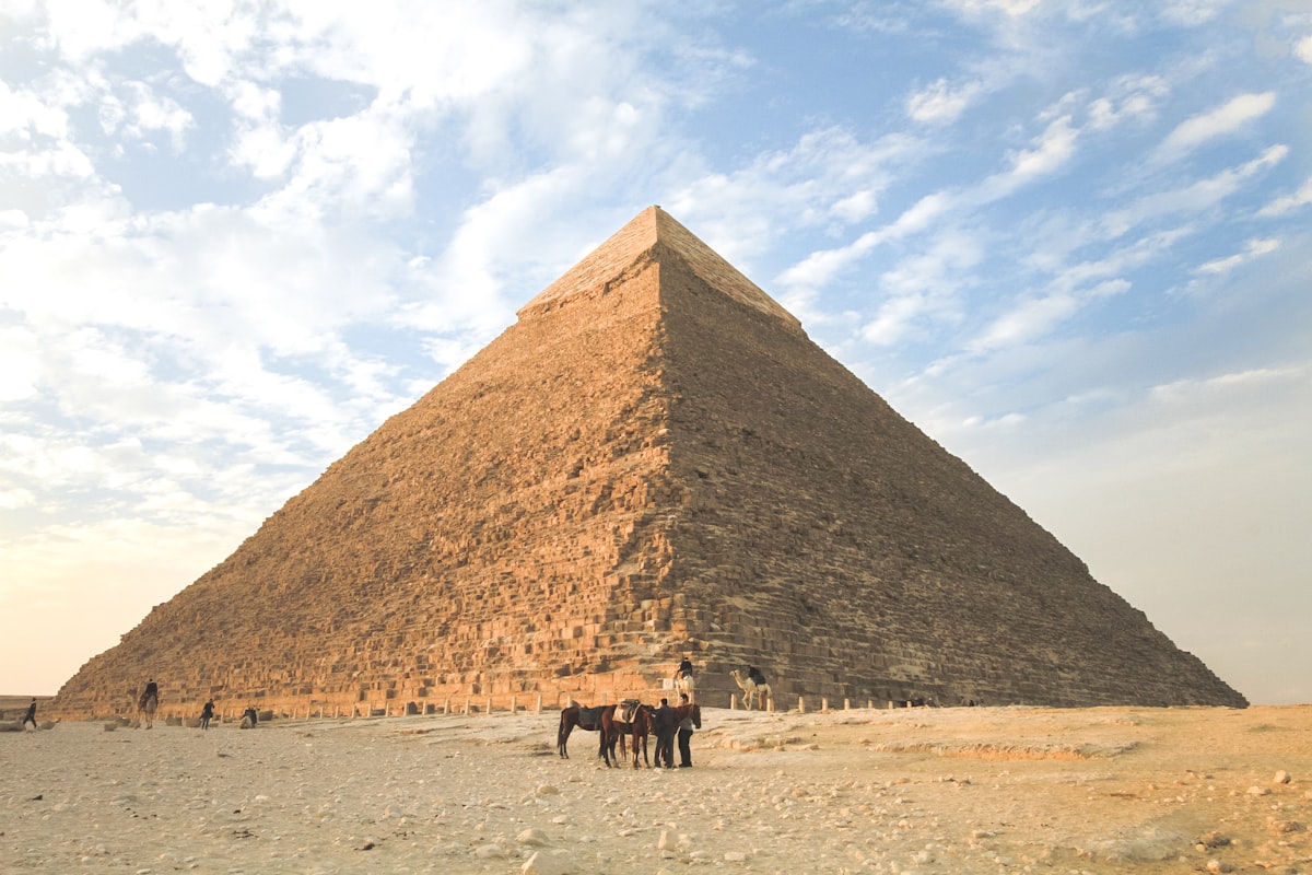 مصر تفتتح رسمياً المتحف المصري الكبير: صرح حضاري يعيد كتابة تاريخ السياحة الثقافية