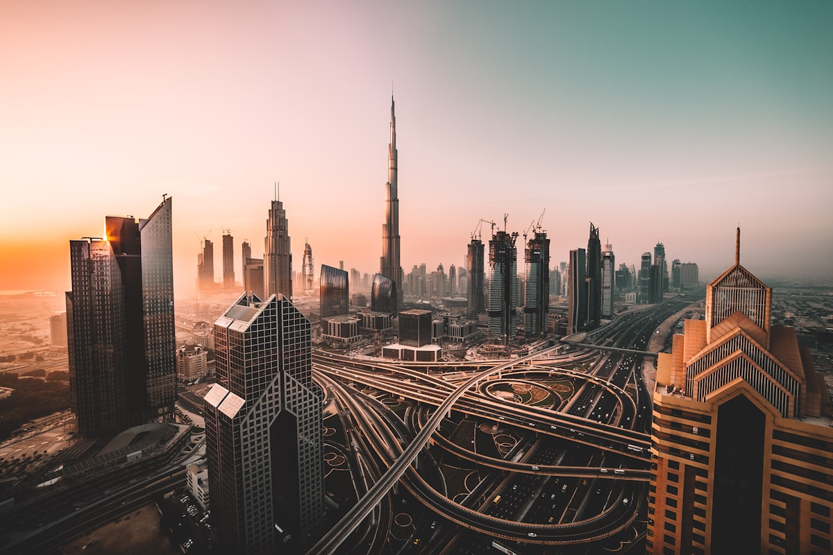 الإمارات تعلن عن استراتيجية وطنية ضخمة لاستثمارات الذكاء الاصطناعي والصناعات المتقدمة