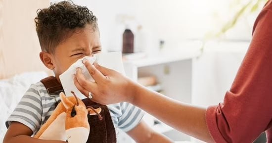 إنفوجراف.. كيف تحمى أبناءك من الأنفلونزا والفيروس المخلوى؟