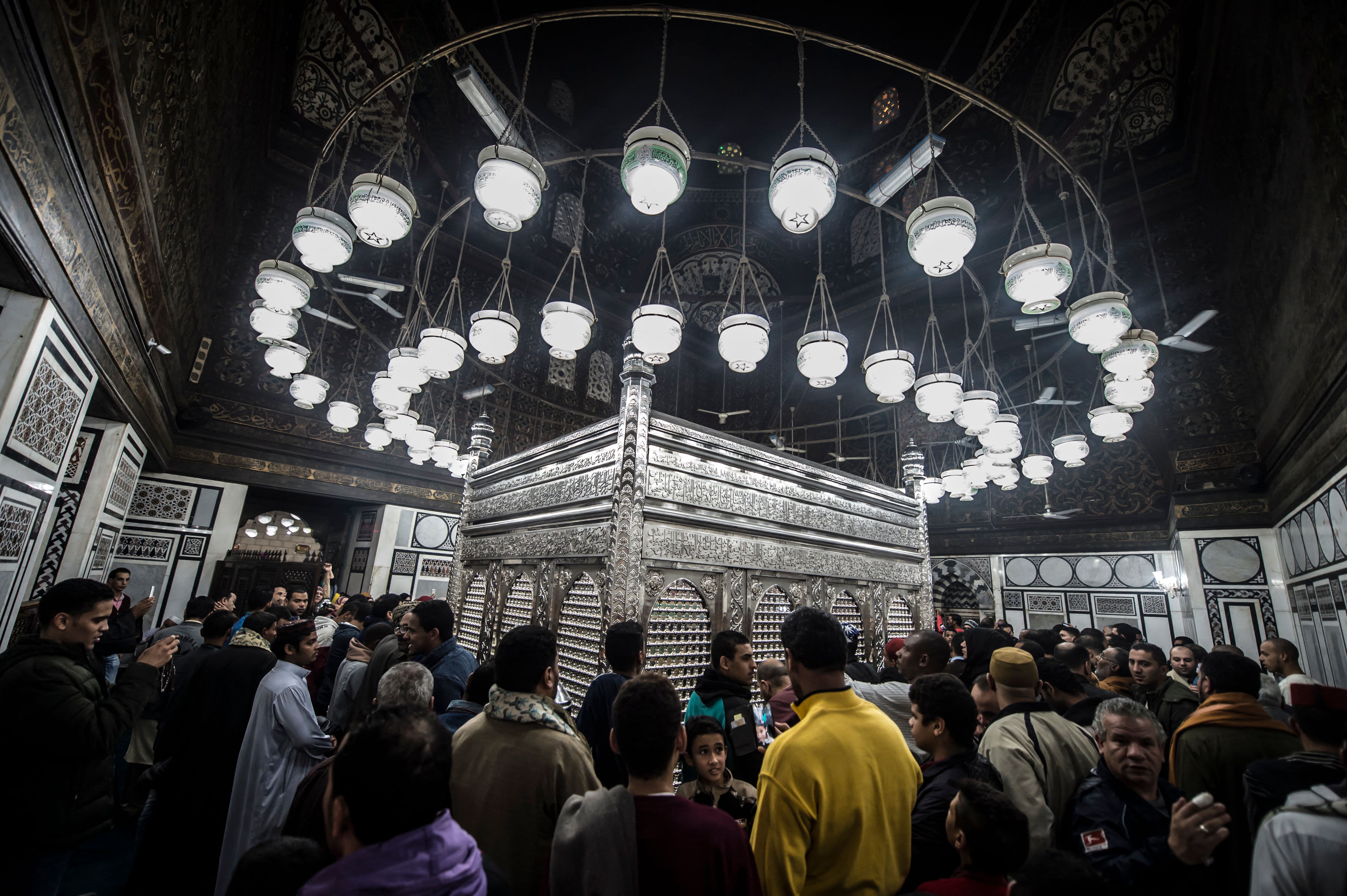 مصر تحتفل بقدوم رأس الإمام الحسين إلى القاهرة