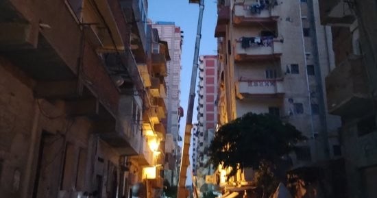 تطورات عاجلة فى عقار أمبروزو الاسكندرية.. إخلاء السكان وتأمين المنطقة تمهيدًا للإزالة.. صور