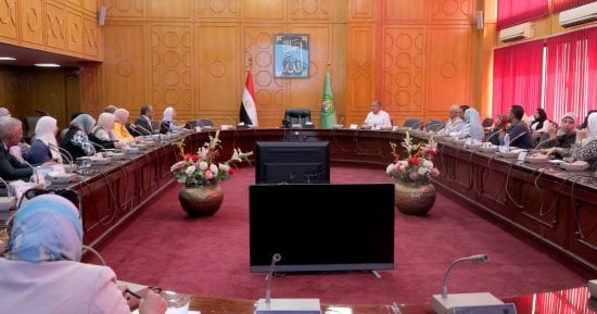 سكرتير عام الإسماعيلية يتابع أداء الجهات بالقنطرة غرب ويبحث احتياجات قرية النصر