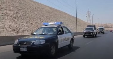 ضبط منادي سيارات بدون ترخيص طالب مواطنا بمبلغ مالي دون وجه حق في دار السلام