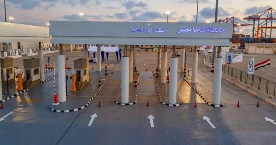 "النقل": 25 دقيقة فقط زمن تواجد الشاحنة بمحطة تحيا مصر بميناء الإسكندرية