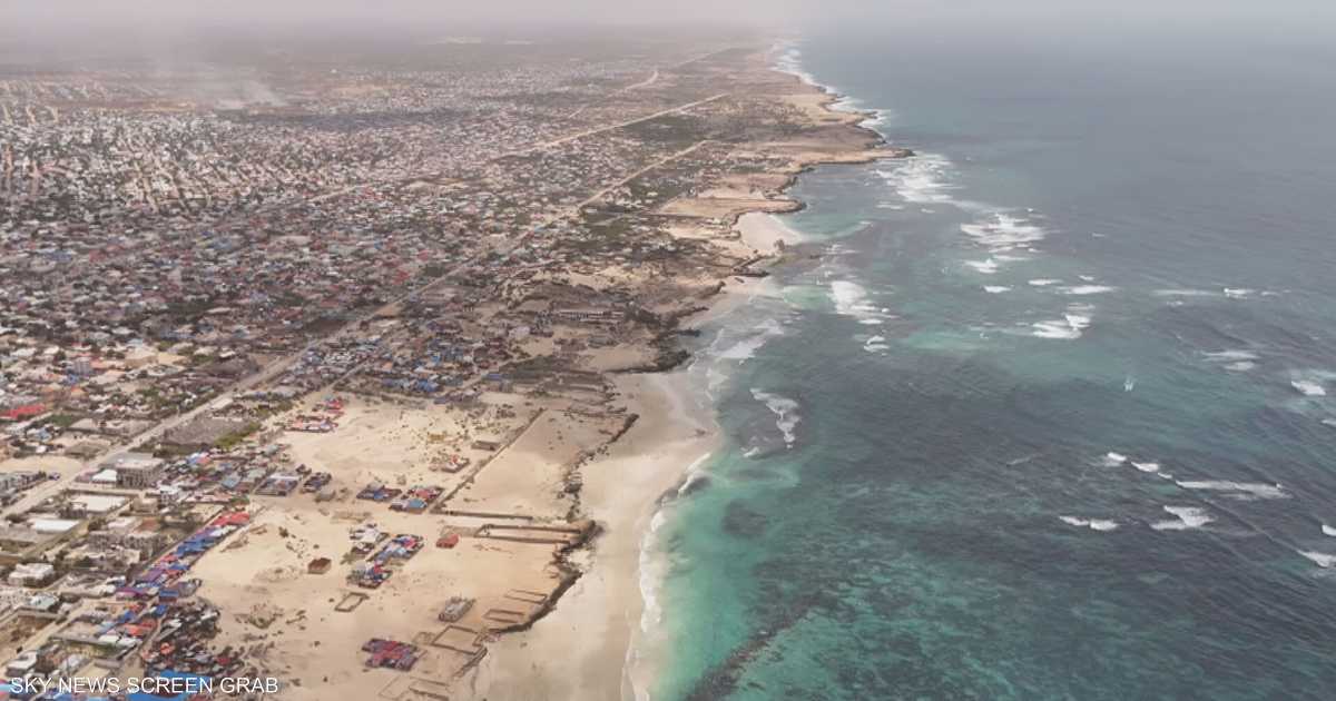هيئة بحرية: انفجارات قرب ناقلة في خليج عدن