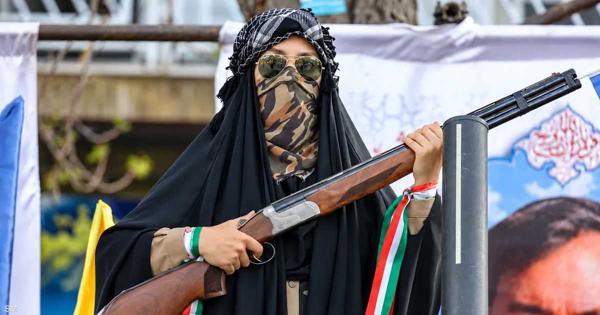 إيران تدرب نساءها على السلاح استعدادا لمواجهة جديدة