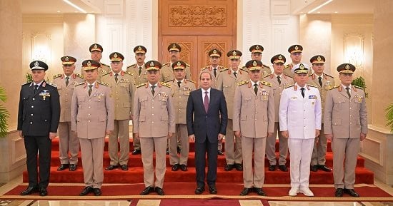 الرئيس السيسى لجرحى نصر أكتوبر: جراحكم ستبقى نياشين شرف وعزة وكرامة على صدر مصر