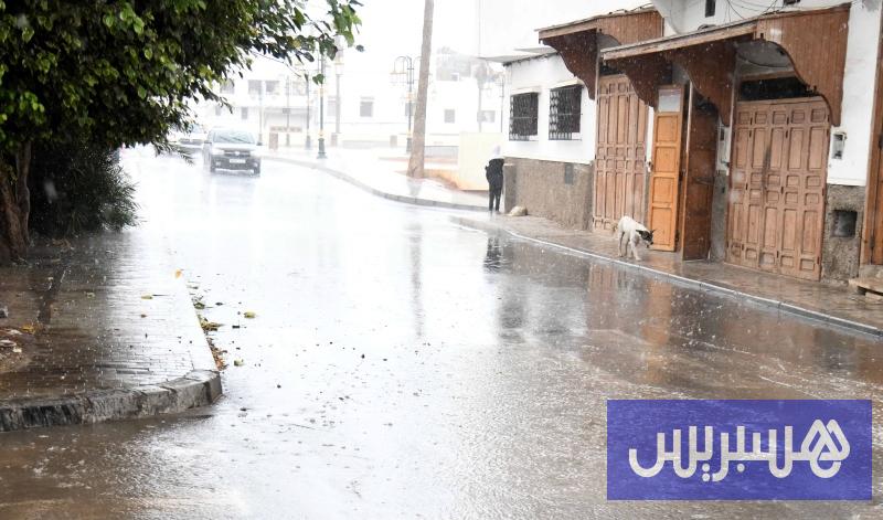 زخات رعدية قوية تضرب أقاليم مغربية