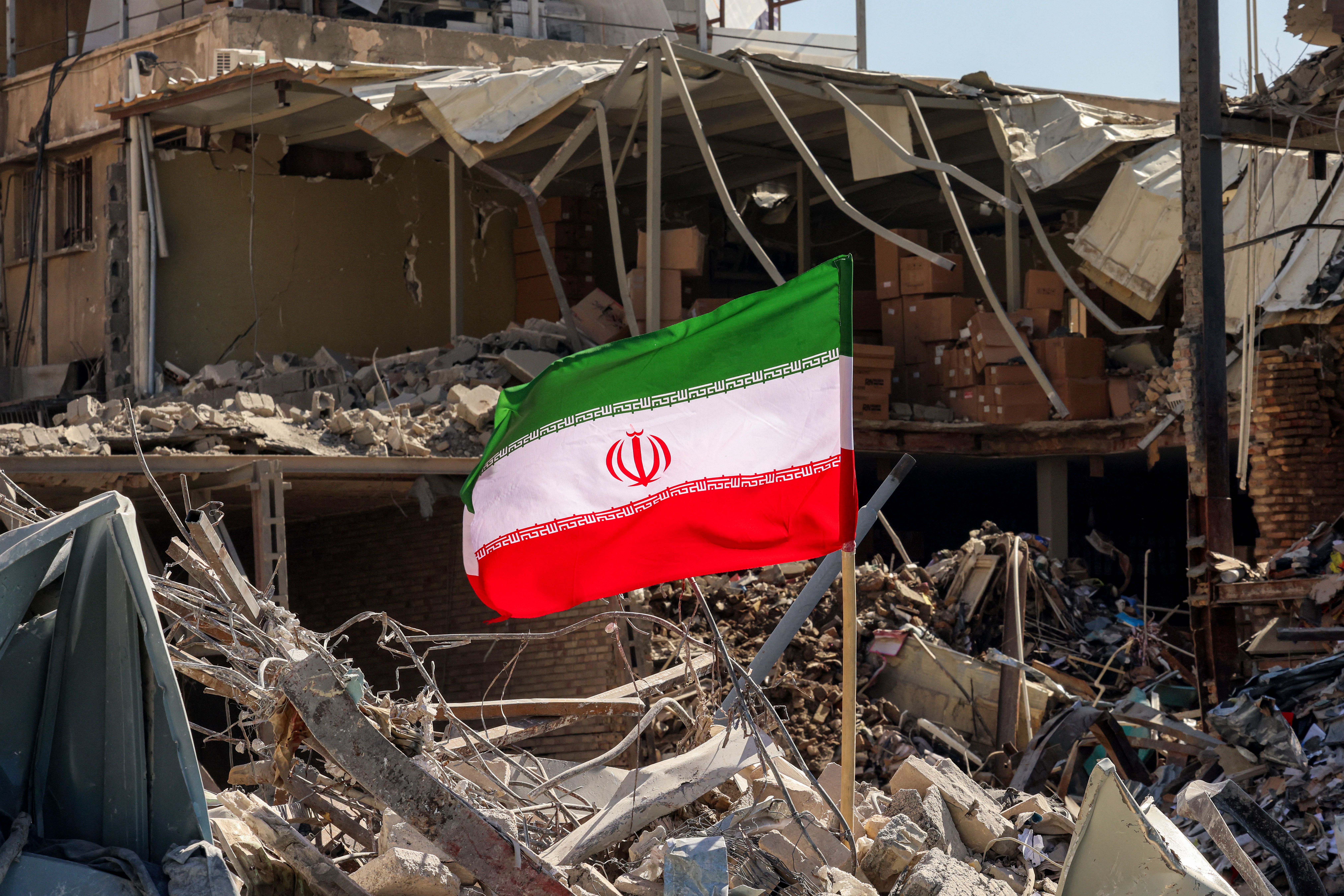 إيران لا ترضخ للعقوبات الأمريكية رغم الضغوط