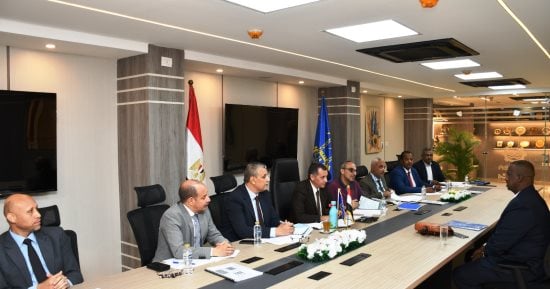 اجتماع لجنة القيادات لاختيار الأكفأ لشغل 6 وظائف قيادية بأسوان