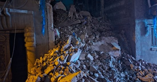 انهيار عقار قديم خالى من السكان فى كرموز بالإسكندرية