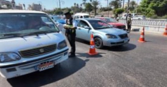انتشار الحملات المرورية لرصد المخالفات بمحاور القاهرة والجيزة