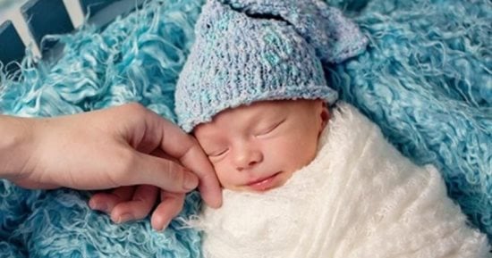 قصة أم تحتفل بعيد ميلاد ابنها الأول بعد 20 إجهاضا.. كيف حيرت حالتها الأطباء