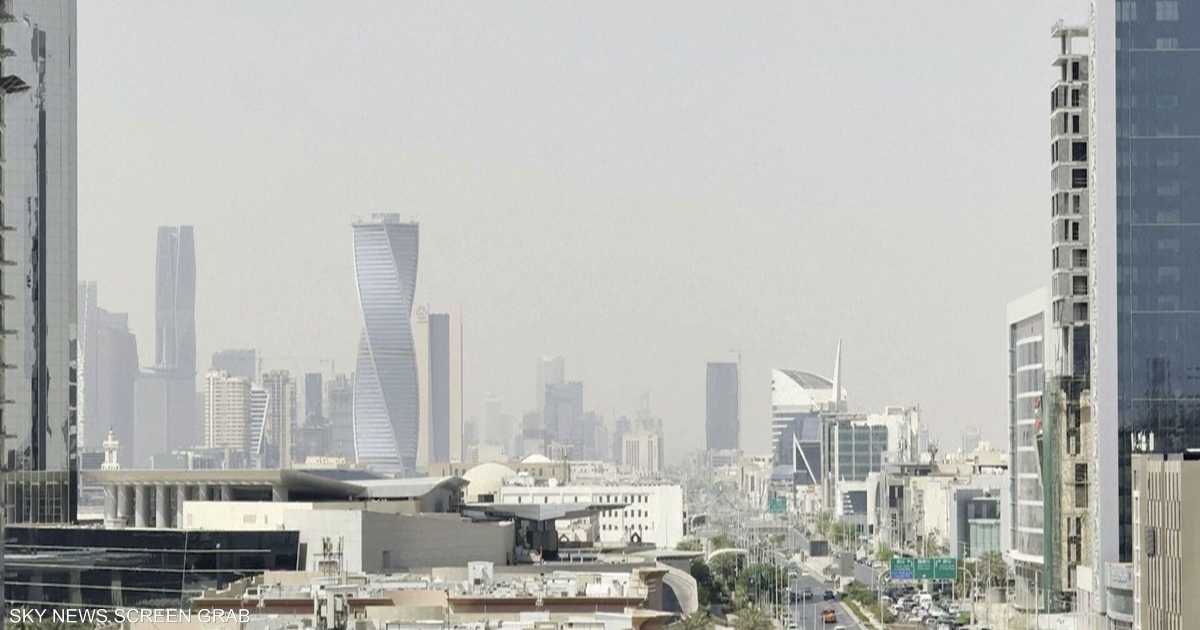 مقتل 3 سعوديين في هجومين على مطار الملك خالد بالرياض
