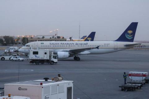 مباشر, خمسة جرحى في انفجار قوي بمطار الملك خالد بالرياض، والسلطات السعودية تعلن تعليق العمل بالمطار مؤقتاً