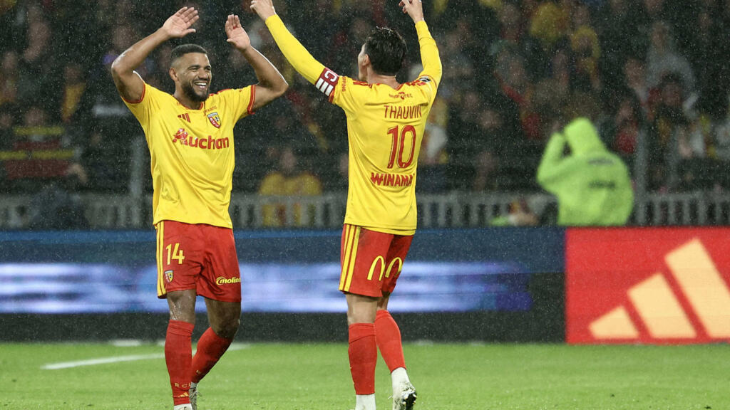 يرحب لينس بفريق ليون مع استئناف موسم الدوري الفرنسي بعد التوقف الدولي