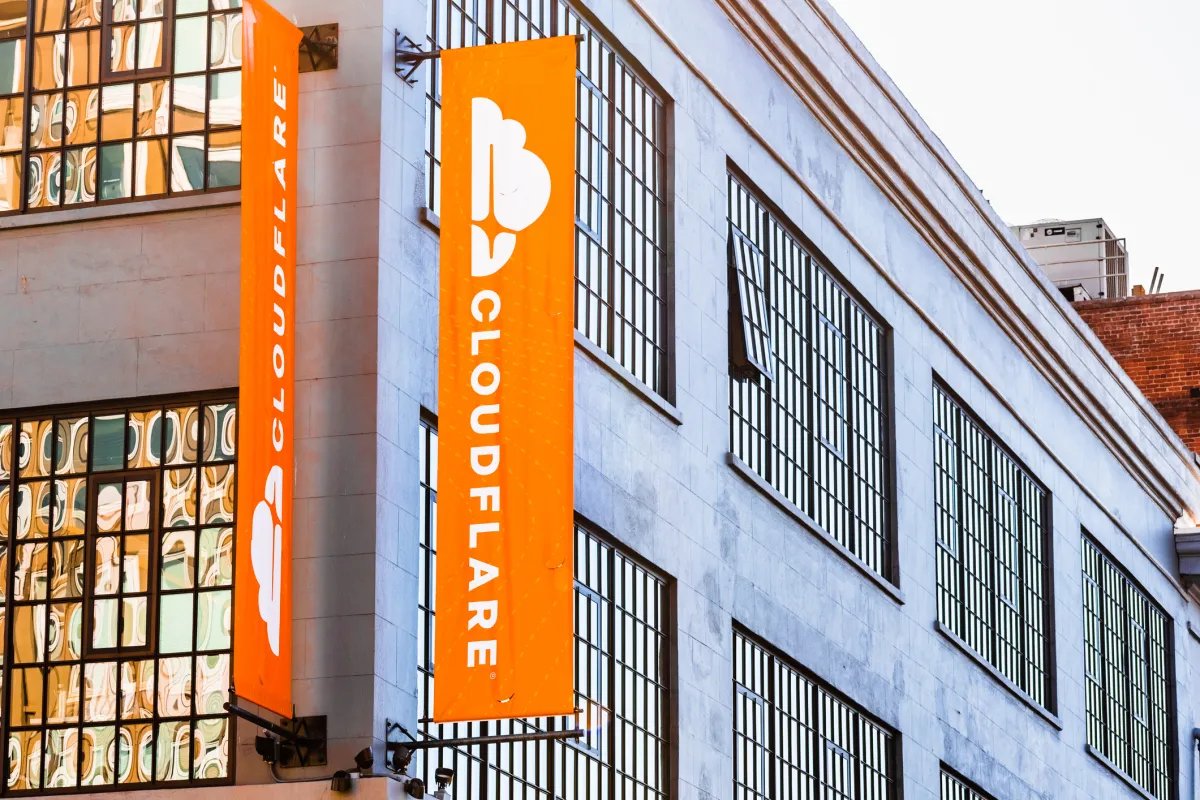 Cloudflare تستحوذ على Deno لتحسين نموذج برمجة العمال الخاص بها