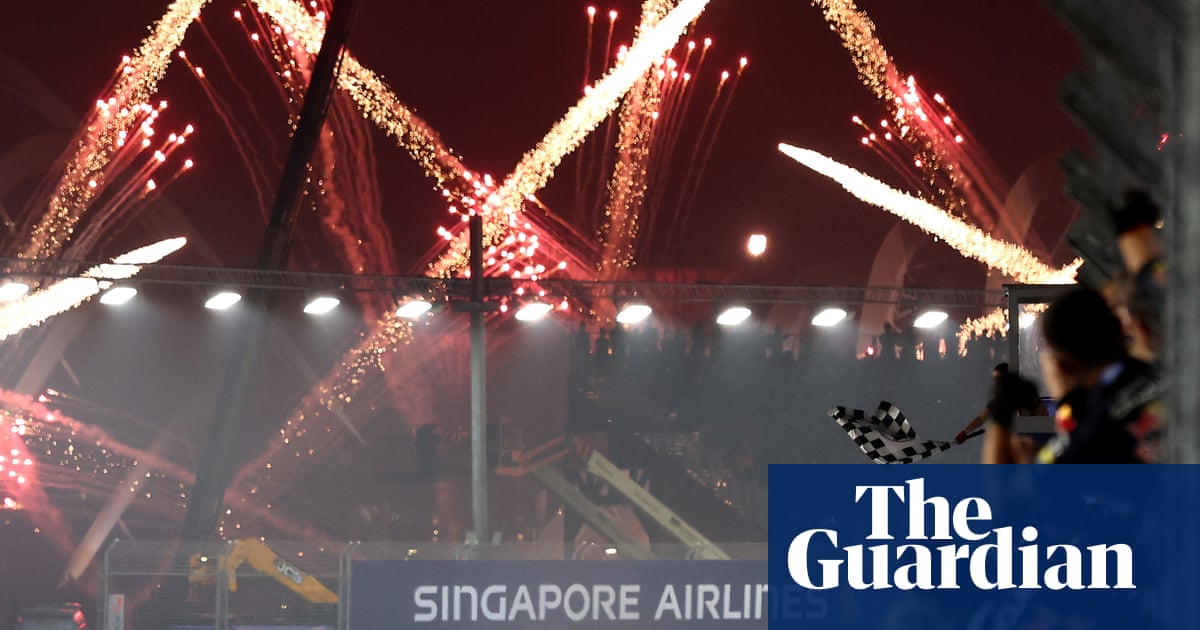 يتفوق Verstappen الصاعد على Leclerc ليحقق الفوز المهيمن في F1 Singapore GP