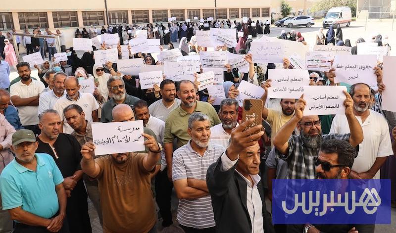 إضراب المعلمين يشل المدارس بليبيا