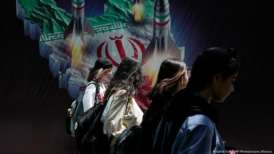 بوسائل ضغط جديدة.. إيران تواصل التضييق على "سيئات الحجاب"