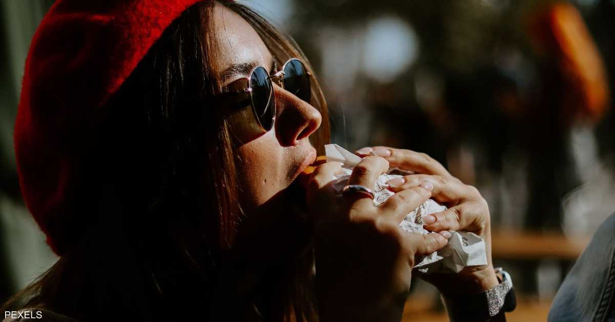 ما الطريقة المثلى لمضغ الطعام؟ إليك ما يقوله الخبراء