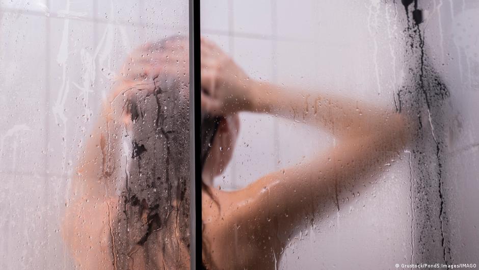كيف يؤثر الاستحمام بماء ساخن على ضغط الدم؟