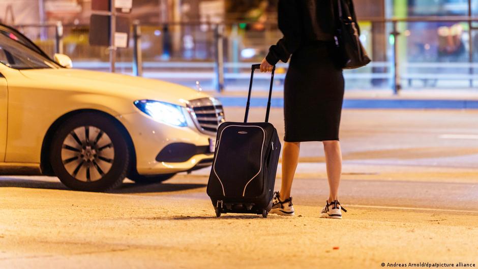 "أريد بيتزا": استغاثة مشفرة تنقذ شابة من التحرش في ألمانيا