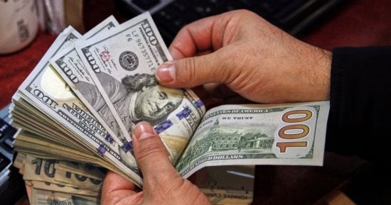 سعر الدولار يستقر فوق الـ52 جنيها في البنوك والمركزي يسجل 52.74 للبيع في مصر اليوم الاثنين 12 أكتوبر 2026
