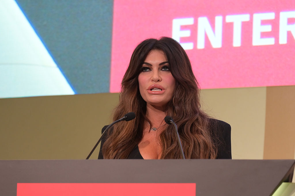 فضيحة مراسلات السفيرة الأمريكية تهددها بالإقالة